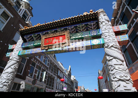 La porte chinoise - l'entrée du quartier chinois de la Haye. Banque D'Images