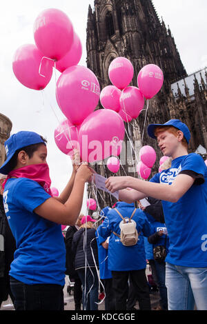 L'Europe, l'Allemagne, Cologne, sur la Journée internationale de la fille (le 11 octobre) le développement indépendant et de l'organisation humanitaire Inter Plan Banque D'Images