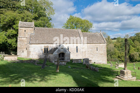 Église saxonne St. Michaels à Duntisbourne rouse, Cotswolds, Gloucestershire, Angleterre Banque D'Images