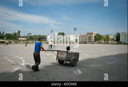 Scène de vie quotidienne près de Hamhung en octobre 2012. Scène de la vie quotidienne près de Hamhung en octobre 2012 Banque D'Images