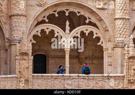 Cour de la cloître à deux étages, Mosteiro dos Jeronimos (Monastère des Hiéronymites), de l'UNESCO World Heritage Site, Belém, Lisbonne, Portugal Banque D'Images