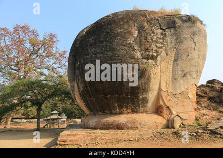 La gigantesque sculpture Lions à Min Kun sur le Fleuve Irrawaddy près de Mandalay au Myanmar (Birmanie). Banque D'Images