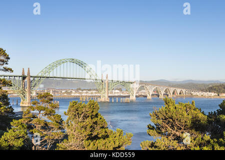 Le pont de Newport, dans l'état de l'Oregon, le long de la côte du Pacifique dans le nord-ouest usa. c'est un arrêt le long de l'autoroute 101 Banque D'Images