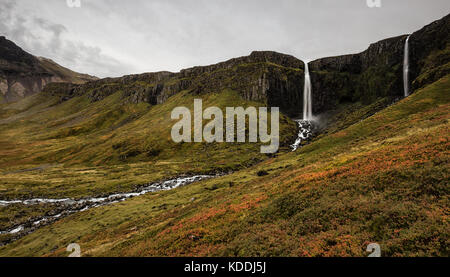 Grundarfoss chute près de Grundarfjordur, Péninsule de Snæfellsnes, l'Islande Banque D'Images