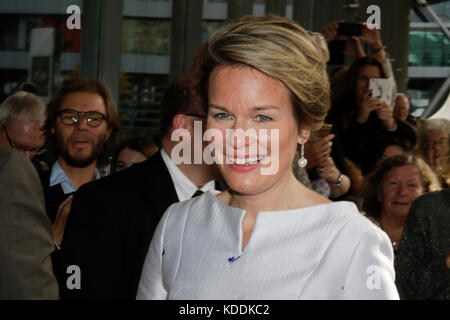 Francfort, Allemagne. 12 octobre 2017. la reine Mathilde de Belgique Visites Salon du livre de Francfort. Salon du livre de Francfort 2017 est le plus grand salon du livre avec plus de 7 000 exposants et plus de 250 000 visiteurs attendus. Il est ouvert du 11 au 15 octobre avec les deux derniers jours d'être ouvert au grand public. crédit : michael debets/pacific press/Alamy live news Banque D'Images