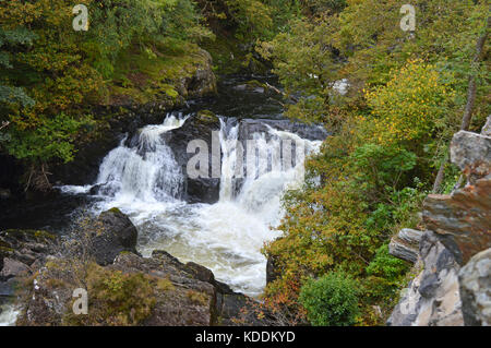 La rivière afon llugwy à pont cyfyng en automne Banque D'Images