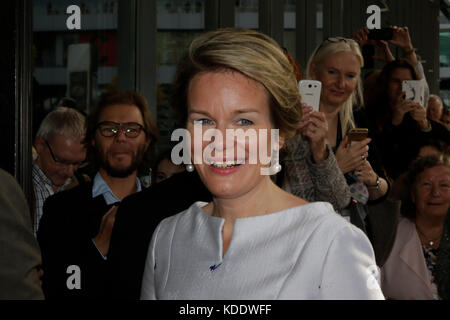 Francfort, Allemagne. 12 octobre 2017. la reine Mathilde de Belgique Visites Salon du livre de Francfort. Salon du livre de Francfort 2017 est le plus grand salon du livre avec plus de 7 000 exposants et plus de 250 000 visiteurs attendus. Il est ouvert du 11 au 15 octobre avec les deux derniers jours d'être ouvert au grand public. crédit : michael debets/Alamy live news Banque D'Images