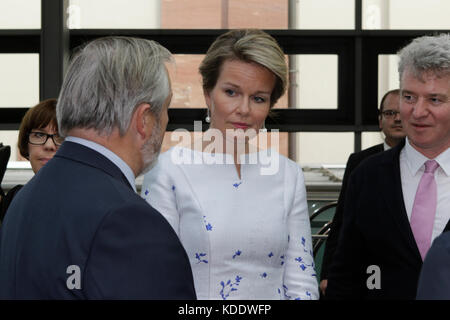 Francfort, Allemagne. 12 octobre 2017. la reine Mathilde de Belgique Visites Salon du livre de Francfort. Salon du livre de Francfort 2017 est le plus grand salon du livre avec plus de 7 000 exposants et plus de 250 000 visiteurs attendus. Il est ouvert du 11 au 15 octobre avec les deux derniers jours d'être ouvert au grand public. crédit : michael debets/Alamy live news Banque D'Images