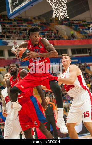 Will Clyburn(CSKA) vs Kaleb Tarczewski(EA7Milan), Moscou, Russie. 12 octobre 2017. CSKA Moscow-EA7Milan, Basketball Euroleague, ronde de la soif, Megasport Arena, Moscou, Russie crédit : Konstantin Zismanov/Alamy Live News Banque D'Images