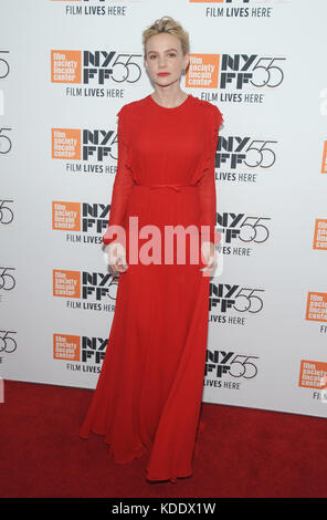 New York, NY, États-Unis. 12 octobre 2017. Carey Mulligan assiste à la 55ème première mondiale du NYFF de « Mudbound » à Alice Tully Hall le 12 octobre 2017 à New York. Crédit : John Palmer/Media Punch/Alay Live News Banque D'Images