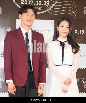 Boa et Lee Hak-Joo, 12 octobre 2017 : la chanteuse et actrice sud-coréenne Boa (R) et l'acteur Lee Hak-Joo assistent à une conférence de presse après une avant-première de leur nouveau film, 'Autumn Sonata' à Séoul, en Corée du Sud. Crédit : Lee Jae-won/AFLO/Alamy Live News Banque D'Images