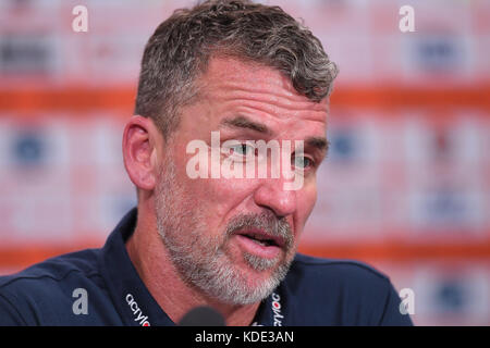 Brisbane, Queensland, Australie. 13 Oct, 2017. L'entraîneur-chef Marco Kurz Adélaïde parle aux médias après leur victoire dans la série 2 A-League match entre le Brisbane Roar et Adelaide United au stade Suncorp le 13 octobre 2017 à Brisbane, Australie. Credit : Albert Perez/ZUMA/Alamy Fil Live News Banque D'Images