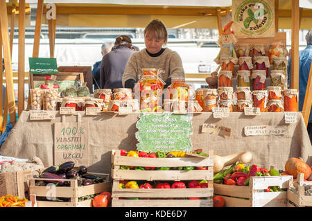 Zagreb, Croatie. 13 oct, 2017. Foire de l'hiver et produits autonomes. produits à la vente sur le fair credit : veronika pfeiffer/Alamy live news Banque D'Images