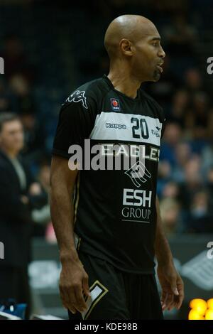 Newcastle upon Tyne, Angleterre, 13 octobre 2017. Le fabuleux Flournoy entraîneur de l'Eagles du groupe Eagles de Newcastle dans un match de basket-ball britannique au Sport Central. Crédit : Colin Edwards/Alamy Live News. Banque D'Images