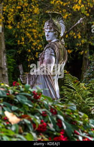 Replica statue de soldat romain dans le jardin du musée à Chesterholm fort Vindolanda excavées à côté de mur d'Hadrien, dans le Northumberland. Banque D'Images