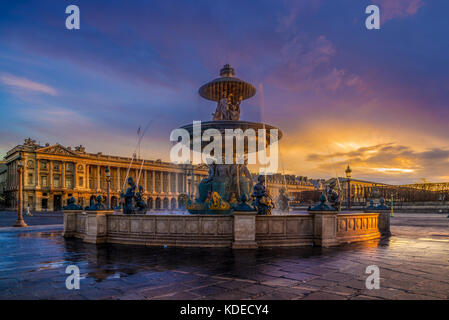 Fontaine de la place de la Concorde à Paris, France Banque D'Images