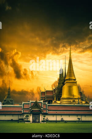 Une partie du grand palais thaïlandais temple à Bangkok Thaïlande Banque D'Images