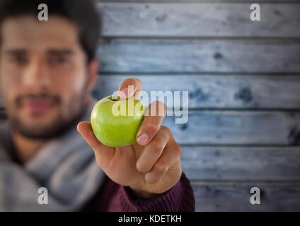 Digital composite de l'homme contre le bois avec apple et foulard Banque D'Images