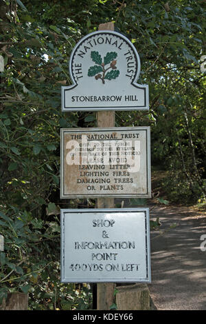 National Trust signer en haut de la colline, Stonebarrow Charmouth, Dorset. Banque D'Images