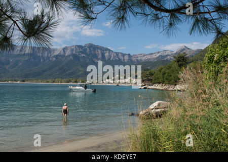 Petite plage donnant sur Golden Beach, Chrysi Ammoudia, Thassos, Grèce, îles grecques, Ipsarion Ypsarion montagnes, montagne. Septembre 2017 Banque D'Images