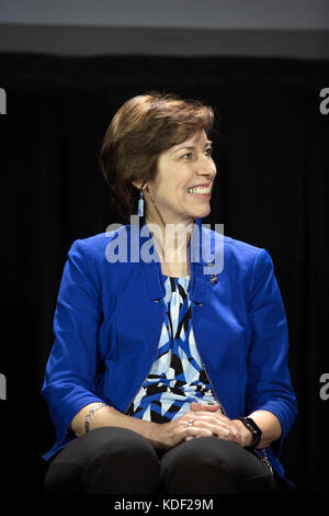 Ellen Ochoa, directrice du Centre spatial Johnson de la NASA et ancienne astronaute, assiste à sa cérémonie d'intronisation du U.S. Astronaut Hall of Fame au Kennedy Space Center Visitor Complex de la navette spatiale Atlantis Facility le 19 mai 2017 à Merritt Island, en Floride. (Photo de Kim Shiflett via Planetpix) Banque D'Images