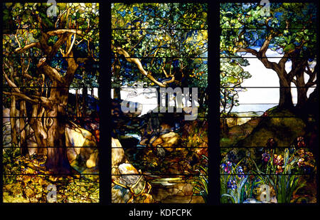 Louis Comfort Tiffany un paysage boisé en trois panneaux Google Art Project Banque D'Images