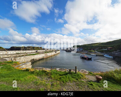 Ballintoy Ballycastle Harbour sur la côte de Causeway le comté d'Antrim en Irlande du Nord utilisé dans le jeu des trônes comme Lordsport Harbour Banque D'Images