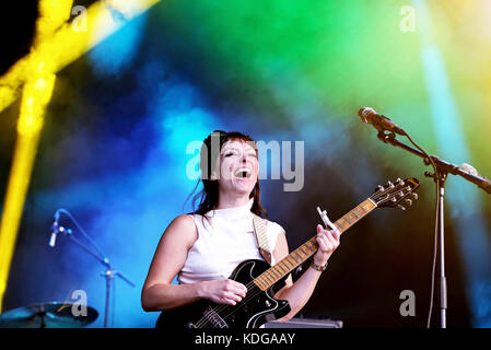 Barcelone - juin 3 : Angel Olsen (chanteur) se produit en concert au Primavera Sound Festival 2017 le 3 juin 2017 à Barcelone, Espagne. Banque D'Images