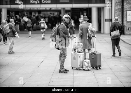 London Street Photography prises autour de Kings Cross et de Trafalgar Square essayant de capturer ceux qui ne les connaissent pas pour la plupart des photos naturelles qui peuvent être prises. Banque D'Images