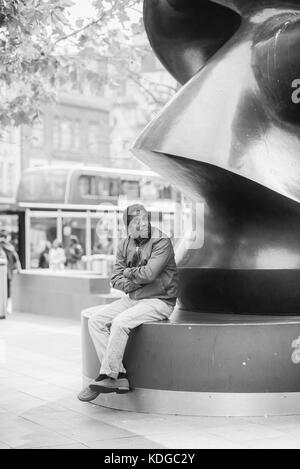 London Street Photography prises autour de Kings Cross et de Trafalgar Square essayant de capturer ceux qui ne les connaissent pas pour la plupart des photos naturelles qui peuvent être prises. Banque D'Images