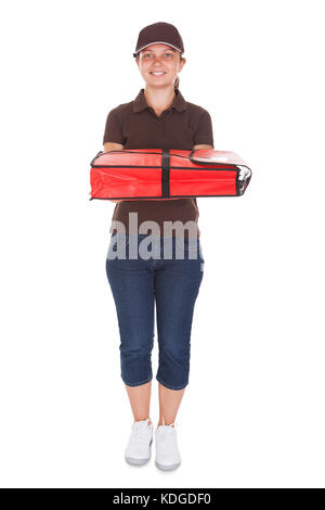 Woman holding livraison pizza sac thermique sur fond blanc Banque D'Images