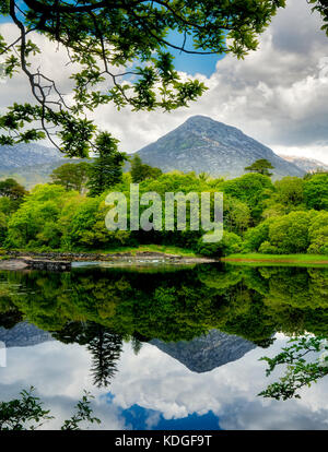 Eaux calmes de la rivière Ballynahinch. connemara comté de Galway, Irlande. Banque D'Images