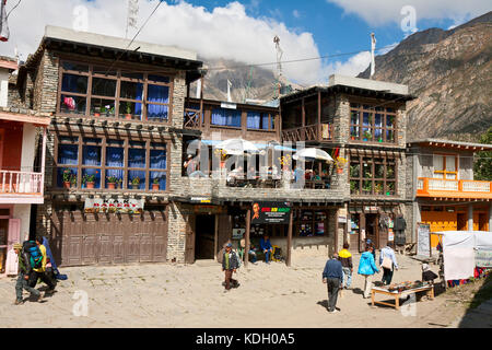 Ranipauwa, Népal - Octobre 02, 2012 - L'hôtel légendaire Bob Marley, là où les touristes séjour après passage dans le thorong la pass Banque D'Images