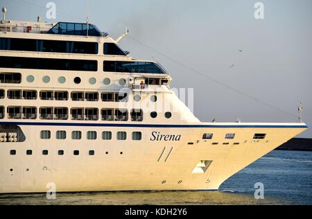 Le navire de croisière "irena' dans le port de Livourne (Italie), le 19 juillet 2017. Dans le monde d'utilisation | Banque D'Images