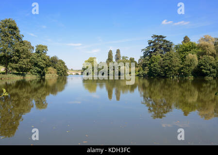 Lake & Parkland conçu par Capability Brown à Compton Verney House (1714) ou Country Estate, Warwickshire, Angleterre Banque D'Images