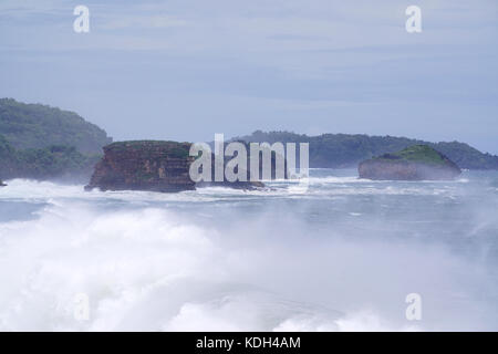 Plage de extrême timang gunungkidul passage à proximité de l'île de watu panjang à Yogyakarta, Indonésie. Banque D'Images