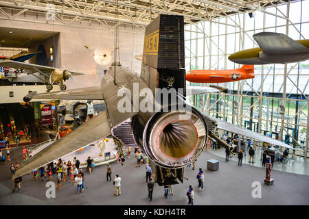 Vue de la fin de la propulsion d'un avion expérimental, un X-Craft, avec une cloche XI au National Air & Space Museum, à Washington, DC, USA Banque D'Images