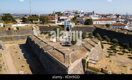 Le cheval porte, Château de Elvas, Alentejo, Portugal Banque D'Images