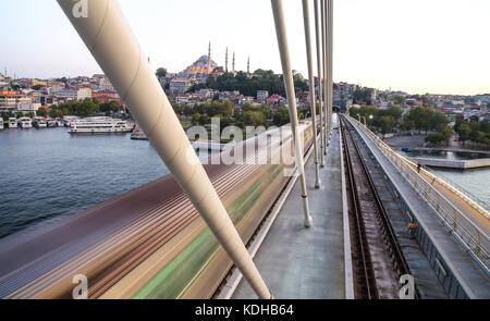 Métro Pont de Golden Horn istanbul city, Turquie Banque D'Images