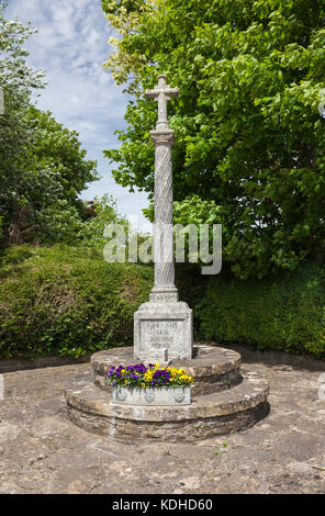 WW1 et WW2 War Memorial dans le village de Steeple Ashton, Wiltshire, Angleterre, Royaume-Uni Banque D'Images