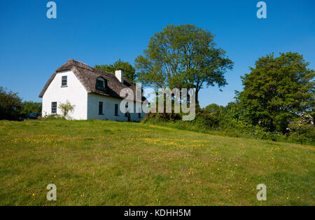 Maison typique avec toit de chaume à Kinvarra, comté de Galway, Irlande Banque D'Images