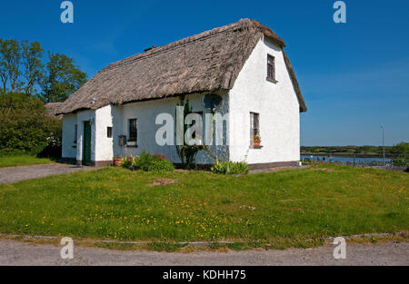 Maison typique avec toit de chaume à Kinvarra, comté de Galway, Irlande Banque D'Images