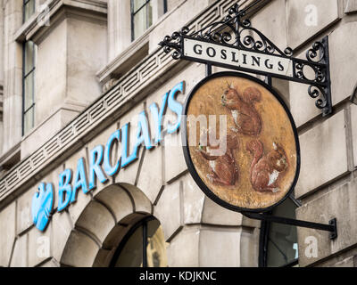 Affiche à l'extérieur de l'ancienne direction générale de la Banque d'oisons dans Fleet Street, Londres. Oison a fusionné avec d'autres banques pour former Barclays en 1896 Banque D'Images