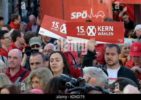 Vienne, Autriche. 14 octobre 2017. Finale du SPÖ (Parti social-démocrate autrichien) sur le marché de Viktor Adler. La photo montre les partisans du SPÖ. .Credit: Franz PERC / Alamy Live News Banque D'Images