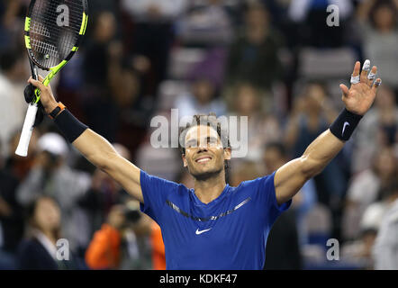 Shanghai, Chine. 14 octobre 2017. L'Espagnol Rafael Nadal réagit après avoir remporté le match de demi-finale en simple contre le croate Marin Cilic au tournoi ATP Shanghai Masters 2017 à Shanghai, dans l'est de la Chine, le 14 octobre 2017. Crédit : Fan Jun/Xinhua/Alamy Live News Banque D'Images