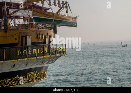 Venezia, Italie. 14 octobre, 2017. l'Amerigo Vespucci est un grand voilier de la marina militare, nommé d'après l'explorateur Amerigo Vespucci. son port d'attache est livorno, Italie, et il est utilisé comme navire-école. aujourd'hui lors d'une visite à Venise © alessandro mazzola/éveil/Alamy live news Banque D'Images