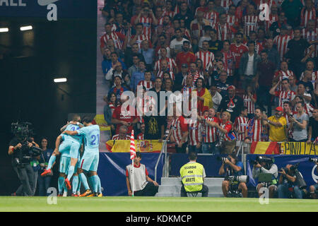 Madrid, Espagne. 14 octobre, 2017. Luis Alberto Suarez Diaz (9) joueur du FC Barcelone célèbre l (1, 1) après avoir marqué le but de son équipe. La Liga entre l'Atletico de Madrid vs FC Barcelone à la Wanda stade Metropolitano de Madrid, Espagne, le 14 octobre 2017 . Más Información Gtres Crédit : Comuniación sur ligne, S.L./Alamy Live News Banque D'Images