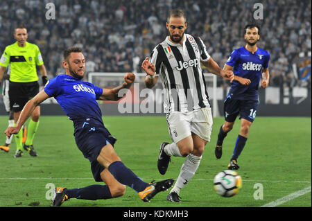 Turin, Italie. 14 octobre, 2017. Gonzalo higuain (juventus) au cours de la série d'un match de football entre la Juventus et SS Lazio de Allianz Stadium le 14 octobre 2017 à Turin, Italie. crédit : fabio annemasse/Alamy live news Banque D'Images