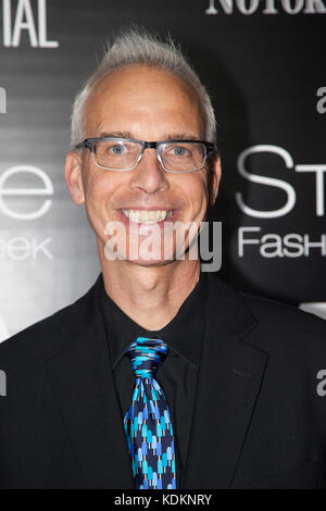 West Hollywood, Californie, USA. 12 octobre, 2017. West Hollywood le maire John heilman assiste à la los angeles fashion week ss18 - style fashion week show qui a eu lieu au centre de design pacifique de West Hollywood, Californie le 12 octobre 2017. crédit : Sheri determan Banque D'Images