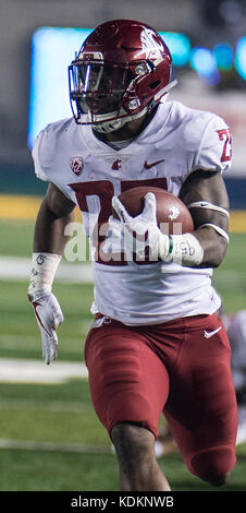 California Memorial Stadium. 13 Oct, 2017. L'État de Washington aux États-Unis d'utiliser de nouveau Jamal Morrow (25) statistiques des jeux 8 porteurs de 53 verges lors de la NCAA Football match entre l'État de Washington, les couguars et le California Golden Bears 37-3 perdu au California Memorial Stadium. James Thurman/CSM/Alamy Live News Banque D'Images